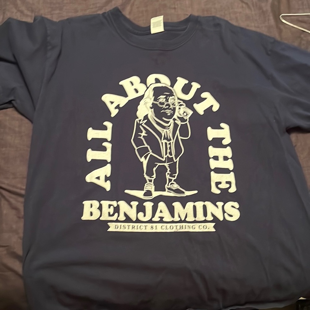 Navy blue graphic tee and it’s a XL